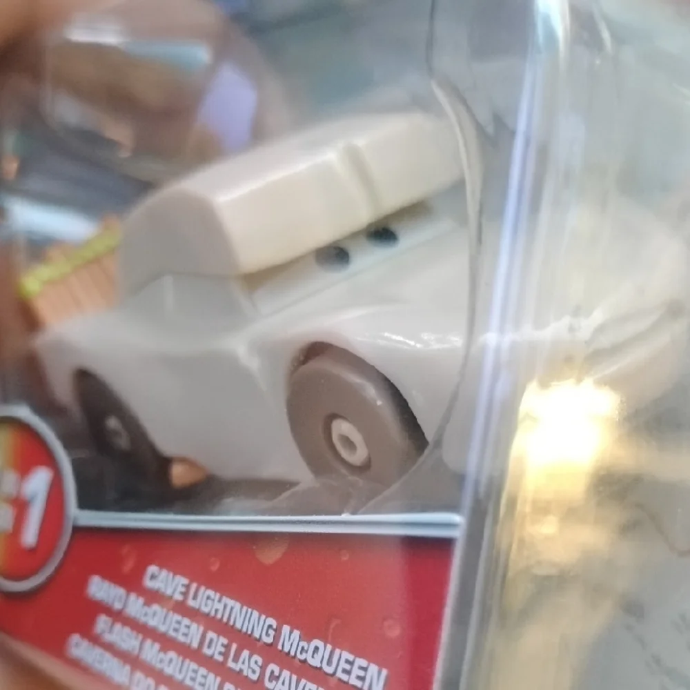 Mattel Pixar Cars On The Road Color Changers Cave Lightning McQueen